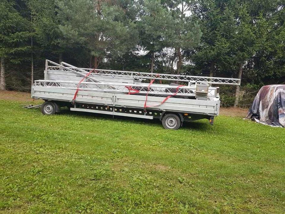 Scena 8m na 6m. słupy wysokość 7m, dach 9m na 7m