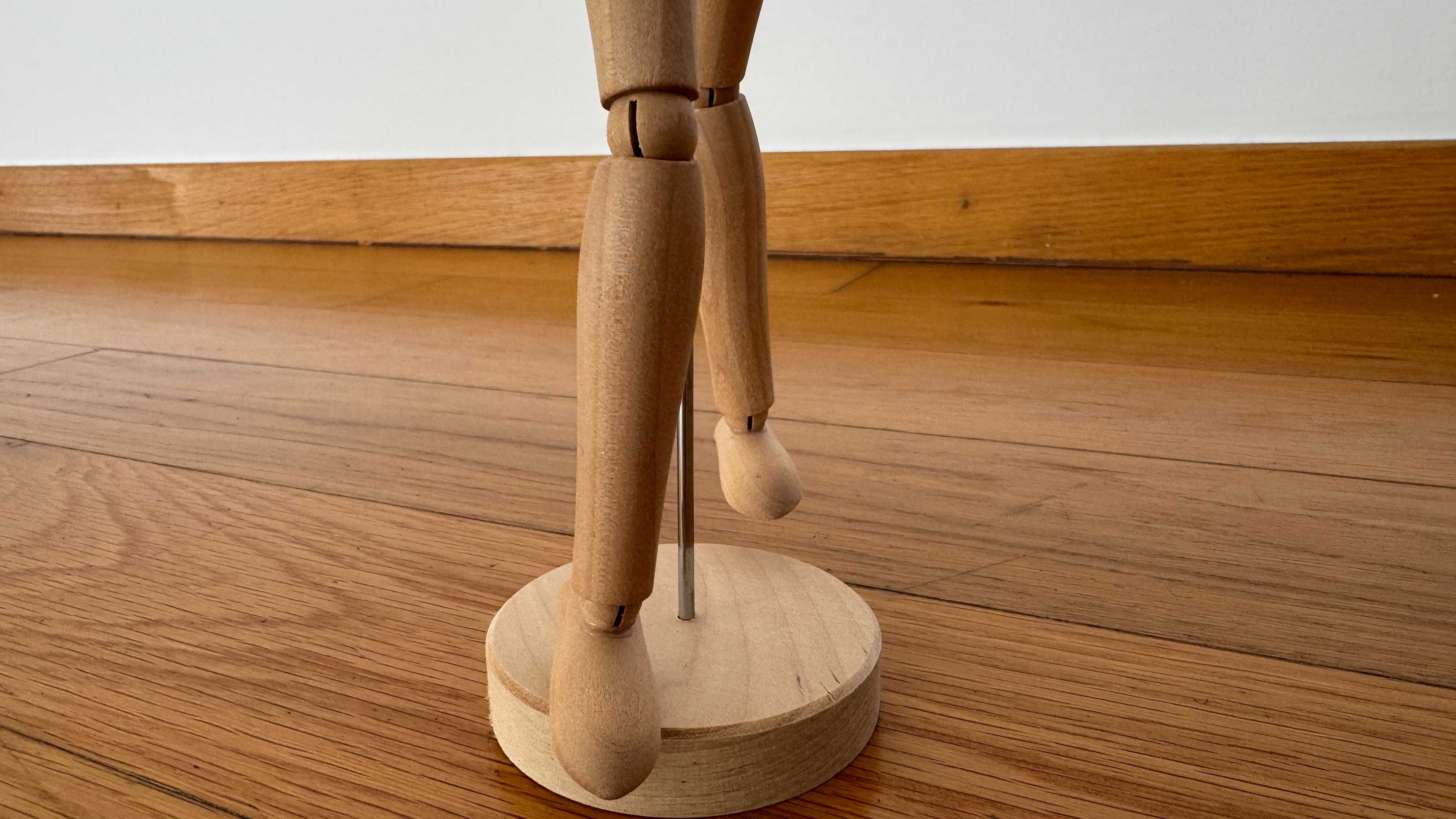 Boneco de madeira articulado IKEA – Urgente, venda só hoje!