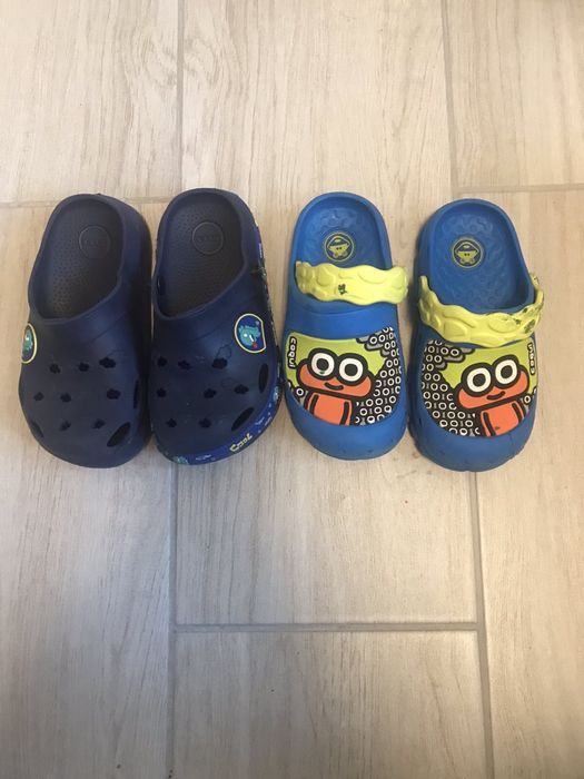 Шльопанці  та крокси на хлопчика