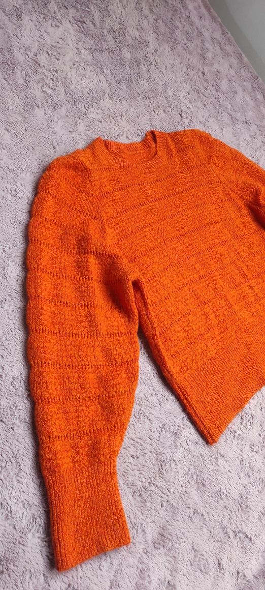 Duży rudy sweter