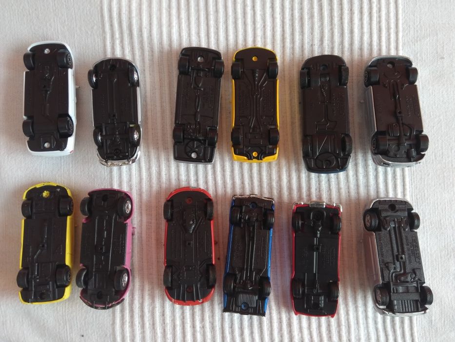 30 carros marca WELLY