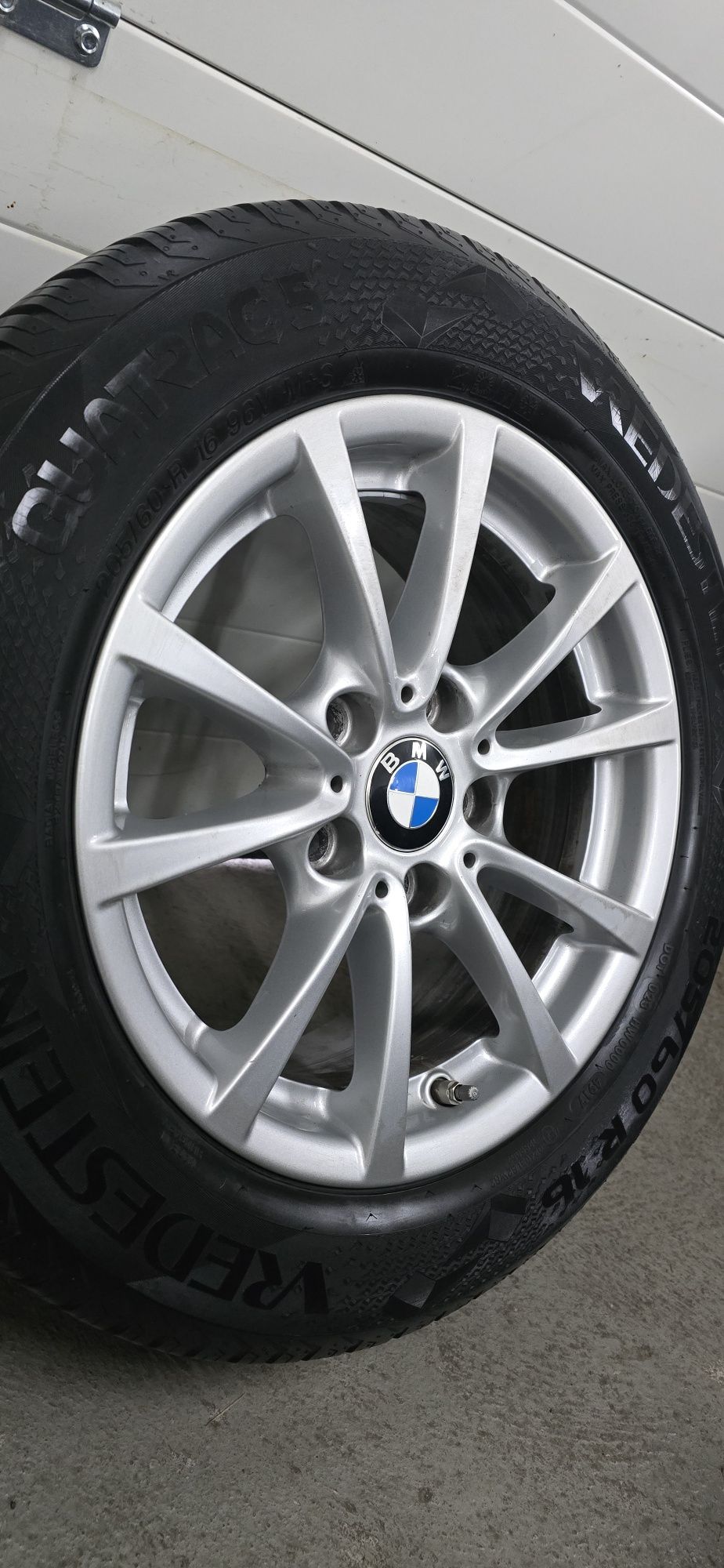 Wielosezon 205 60R16 Felgi 5x120 Et31 BMW F30 F31 F20 F21 E90