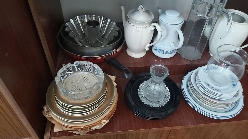 Szklanki ,filiżanki , miski ,dzbanki