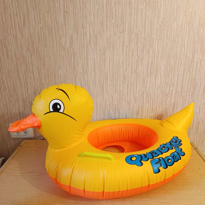 Детский надувной плотик-уточка