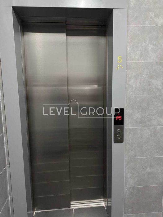 Продаж критого паркомісця В ЖК Варшавський, вул. О.Олеся 25