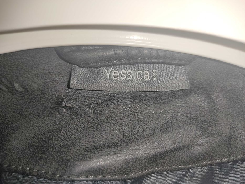 Casaco em napa C&A Tam M