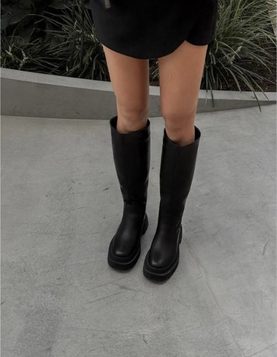 Шкіряні чоботи-труби