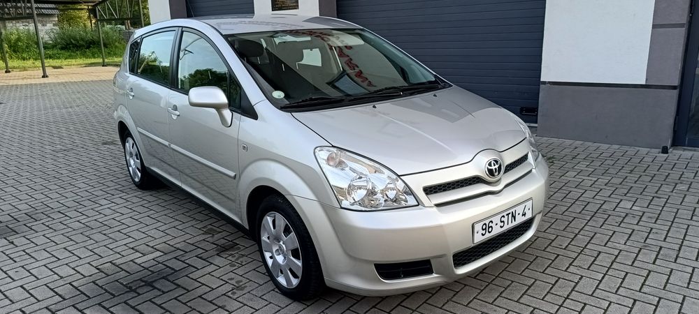 Sprzedam bardzo ładną Toyotę Corollę Verso mały przebieg tylko 133 tys