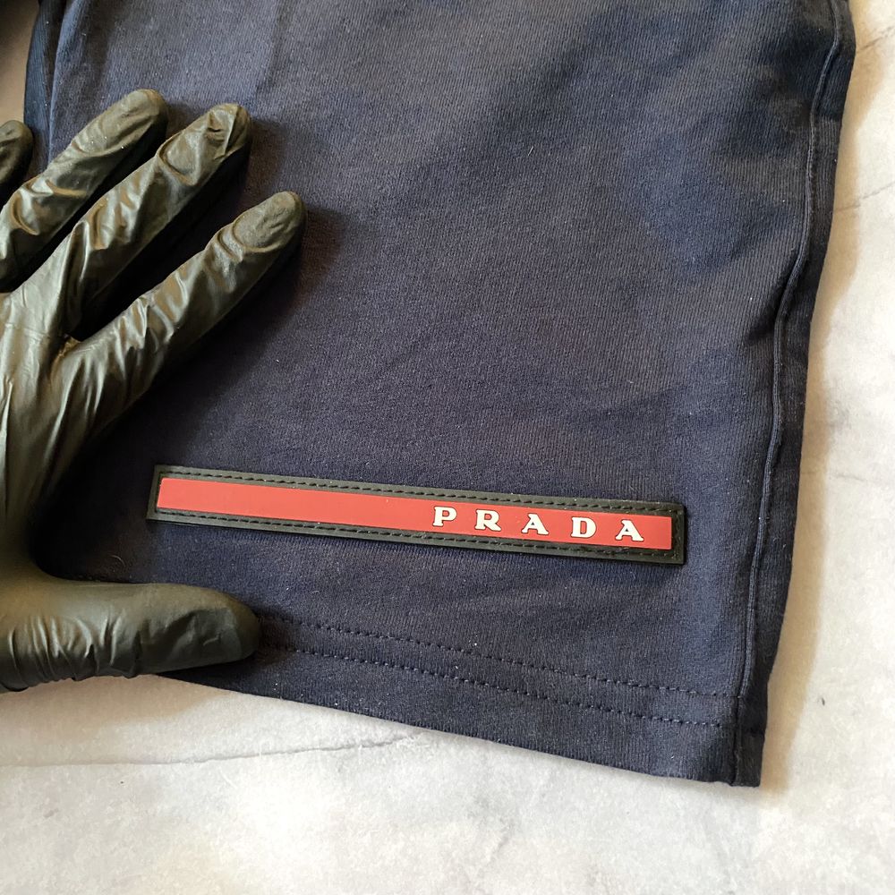 Prada red tab шорти нейлон