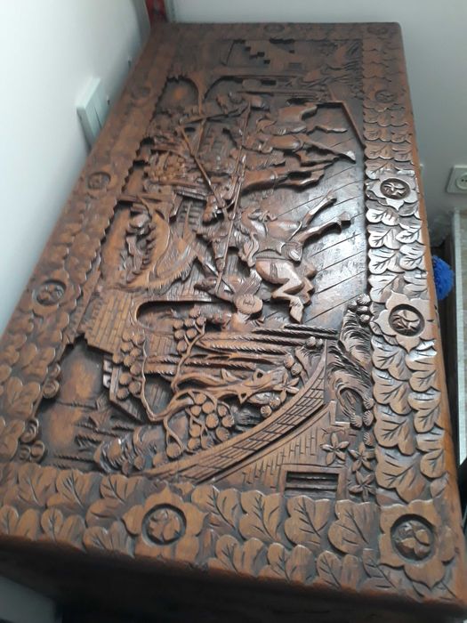 Mala/arca mesas pratos antiguidade