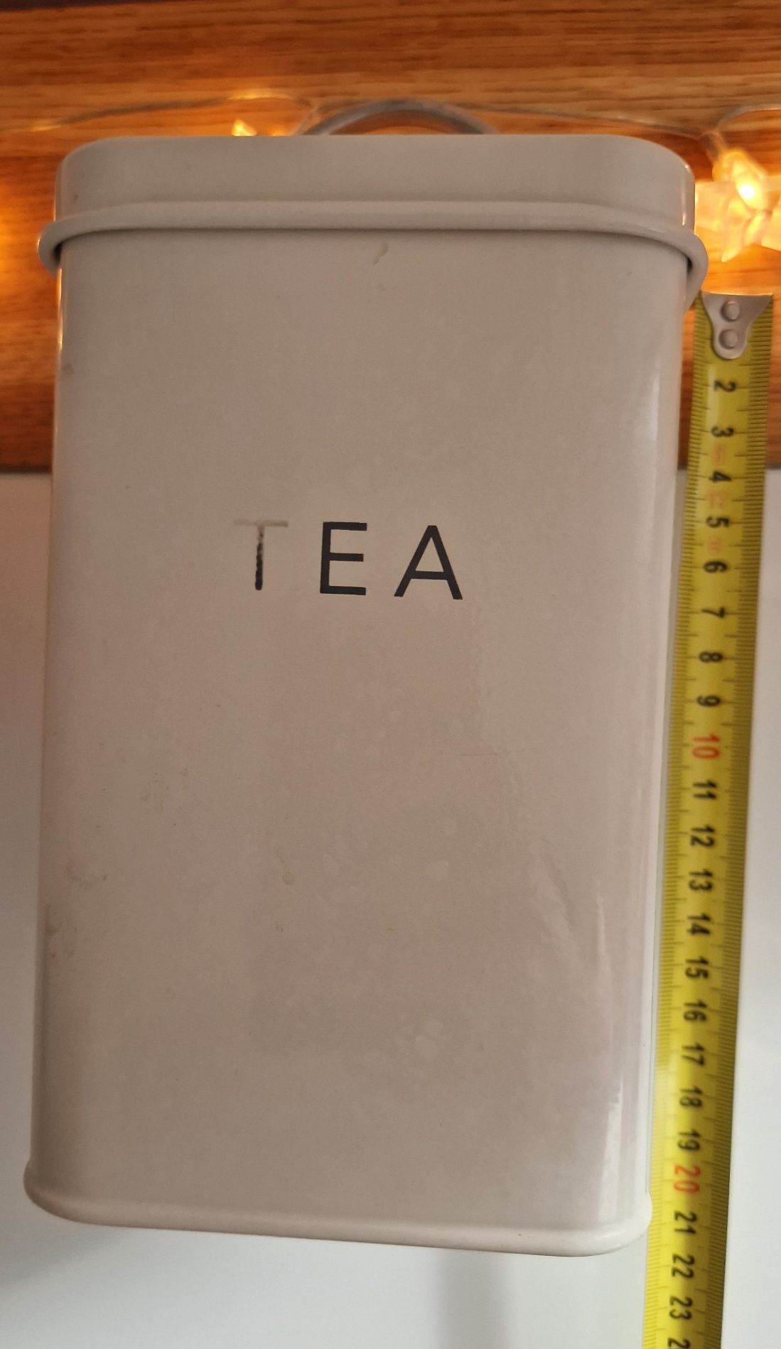 Stylowy pojemnik na herbatę z napisem TEA