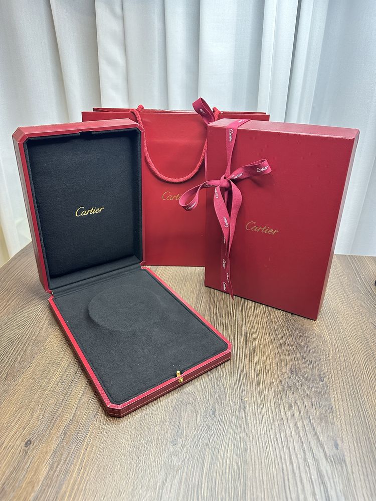 Фірмове пакування  Картьє Cartier під великий підвіс.Новий.