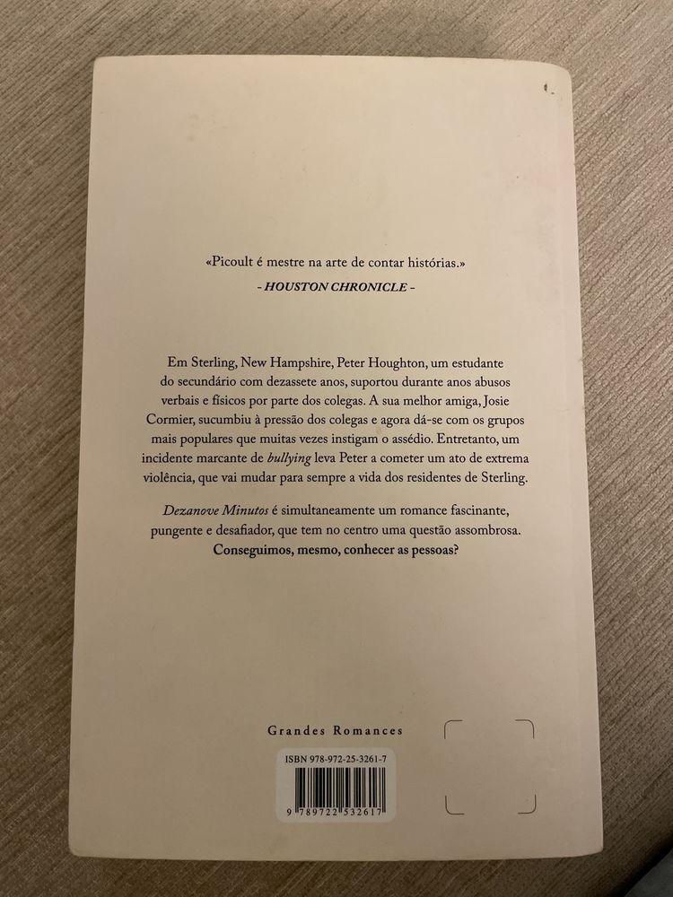Livro “dezanove minutos” de Jodi Picoult