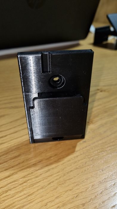 Uchwyt ścienny do narzędzi DeWalt 18v