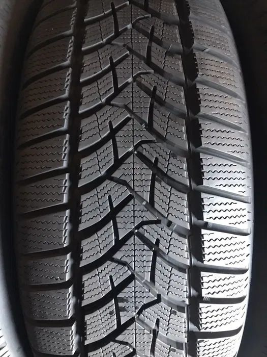 Купити зимові БУ шини гуму резину покришки колеса 235/55 R19 доставка