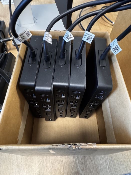 Dell WD15 Docking Station USB-C + zasilacz – 14 sztuk, używane