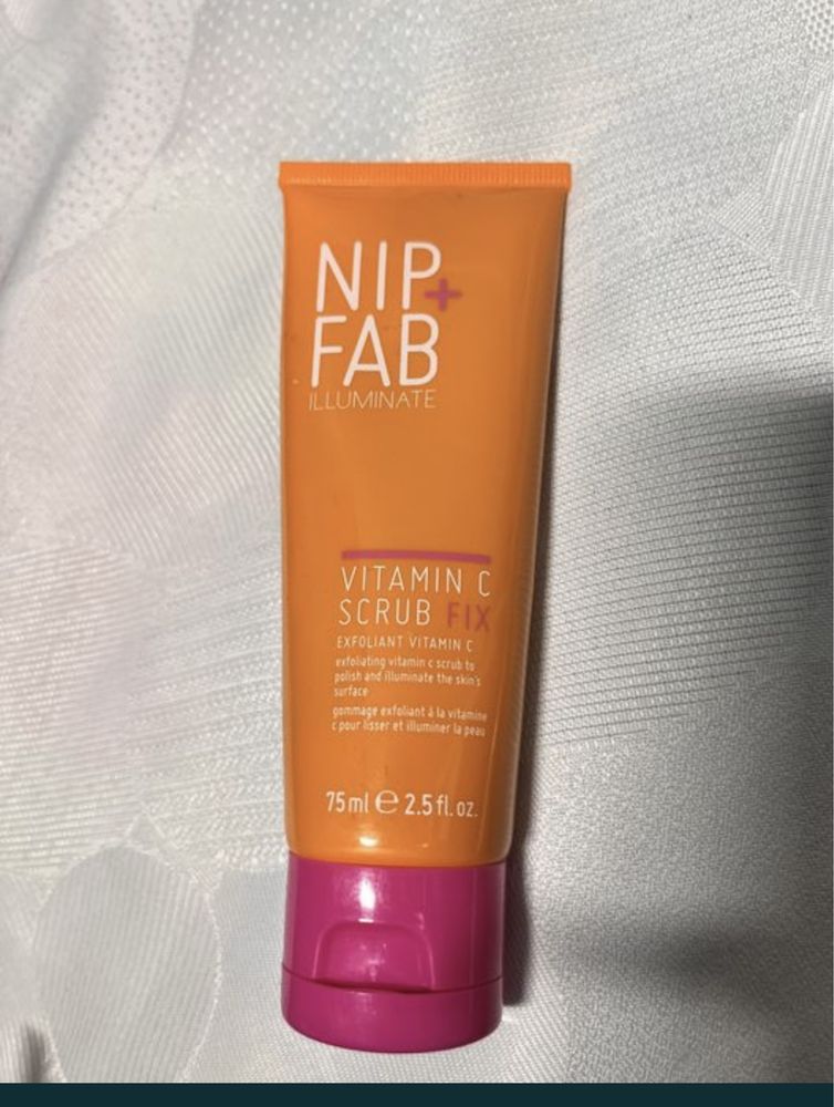 Nip+fab witamina C vit C peeling scrub peeling do twarzy z witaminą C