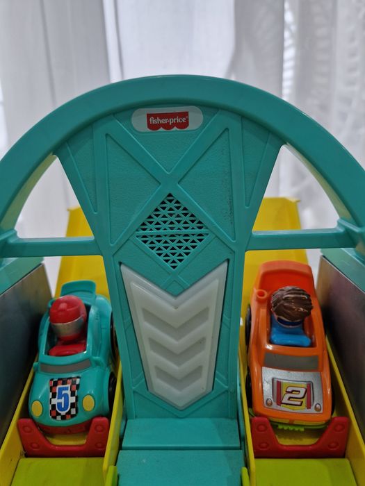 Fisher-Price Little People Wieża wyścigowa z pętlą