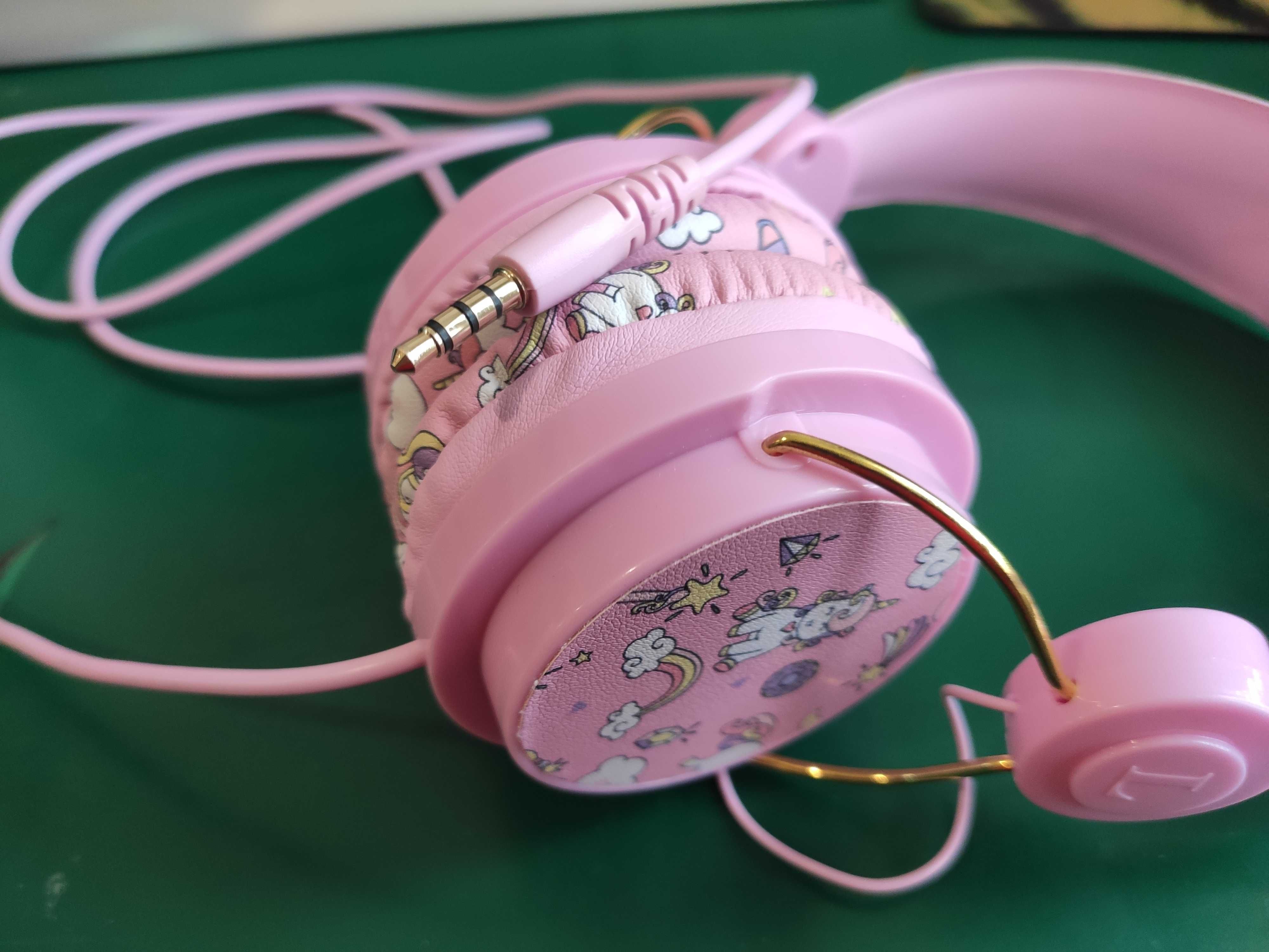Różowe słuchawki w jednorożce