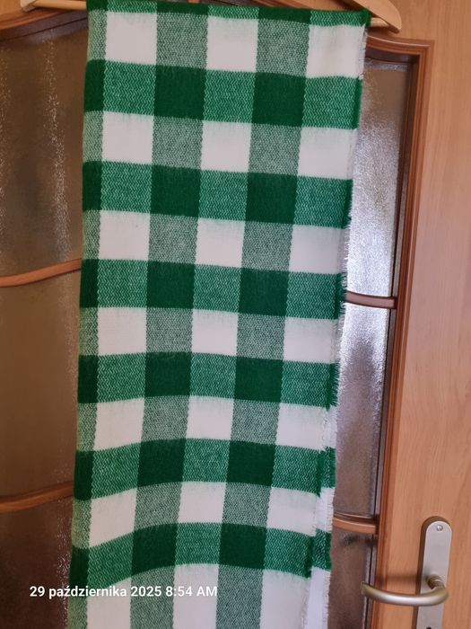 Szal w biało- zieloną kratę