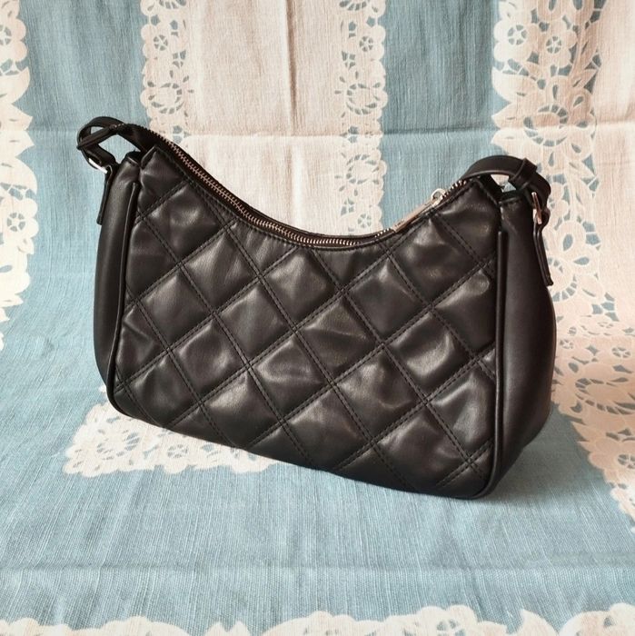 Reserved torebka z ozdobnym pikowaniem czarna