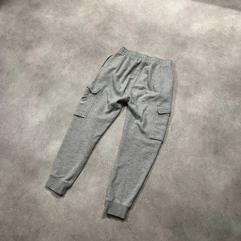 Spodnie Dresowe Nike Cargo Sweatpants Swoosh Swag Trendy Sport