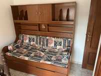 Sofa cama com prateleiras