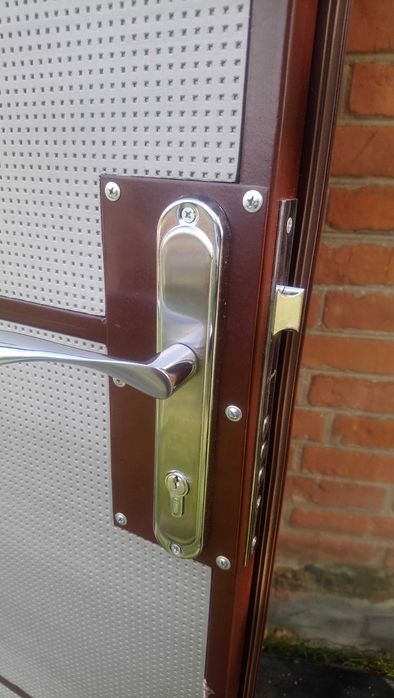 Двери новые бронированные утепленные продам