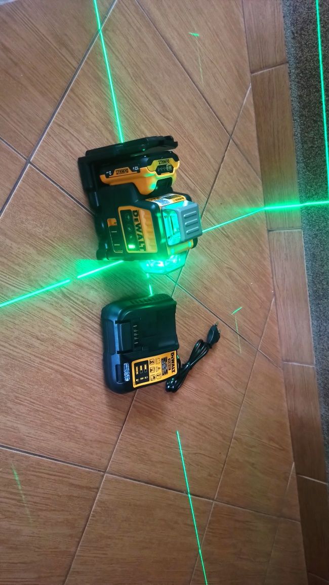 Sprzedam laser DEWALT DW089LG 360