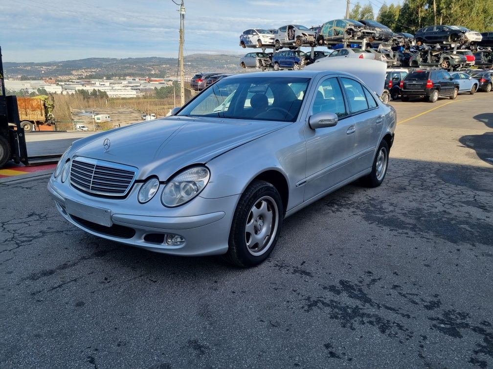 Mercedes-Benz W211 E220 CDi Classic de 2003 para peças