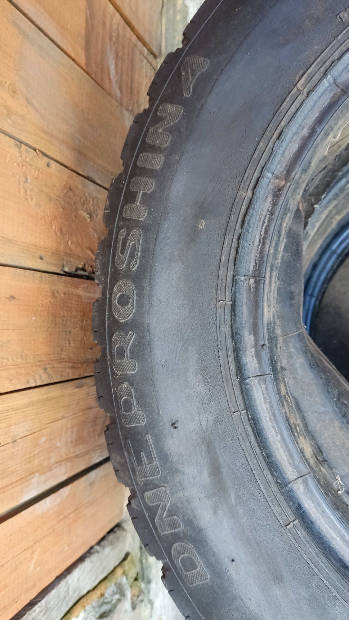 Продам гуму на ниву 2121