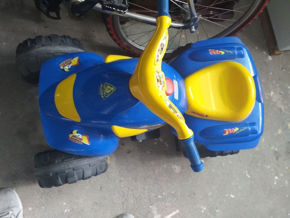 Motoquatro injusa para criança