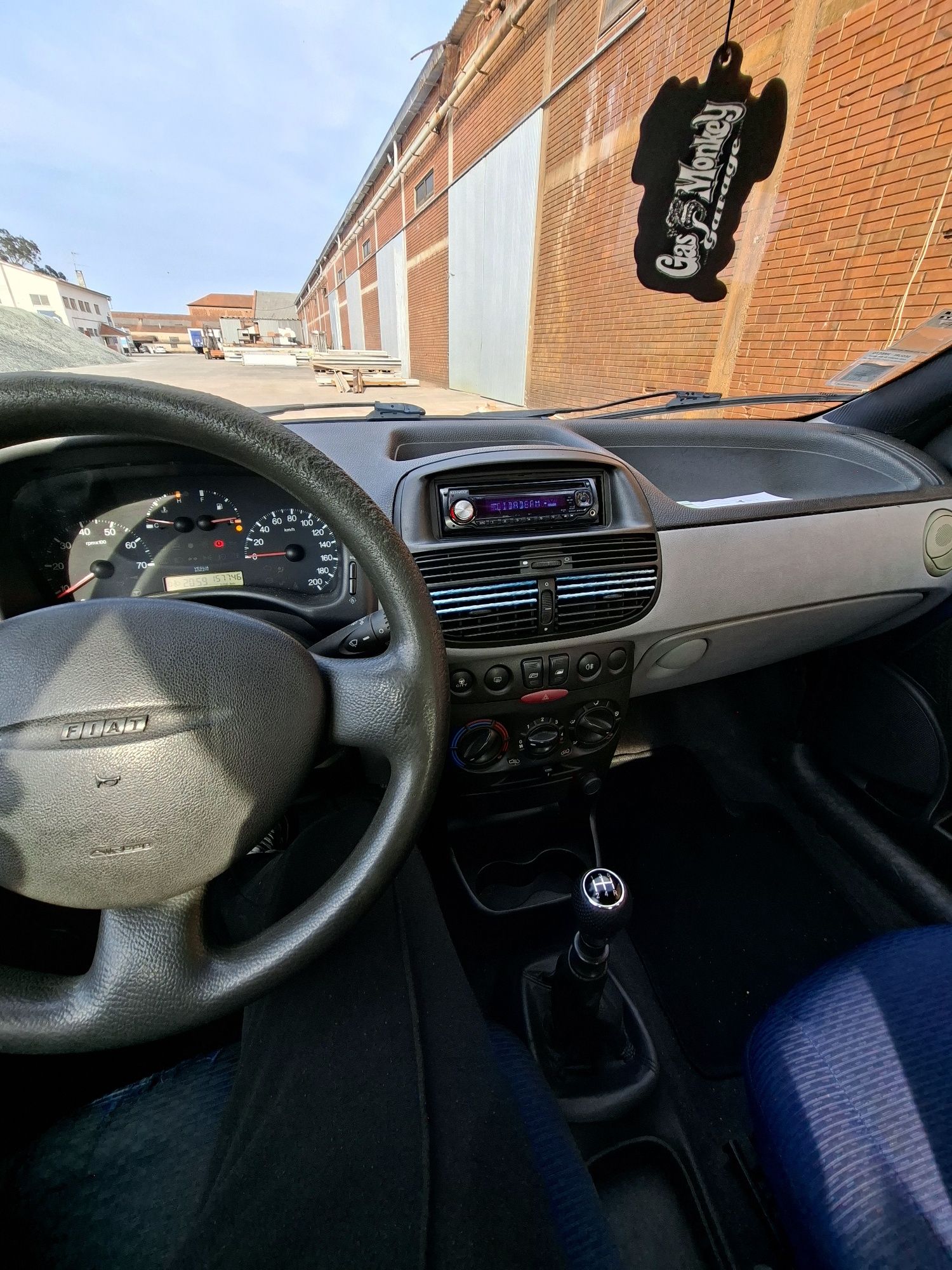 Fiat Punto 1.2 impecável de mecânica