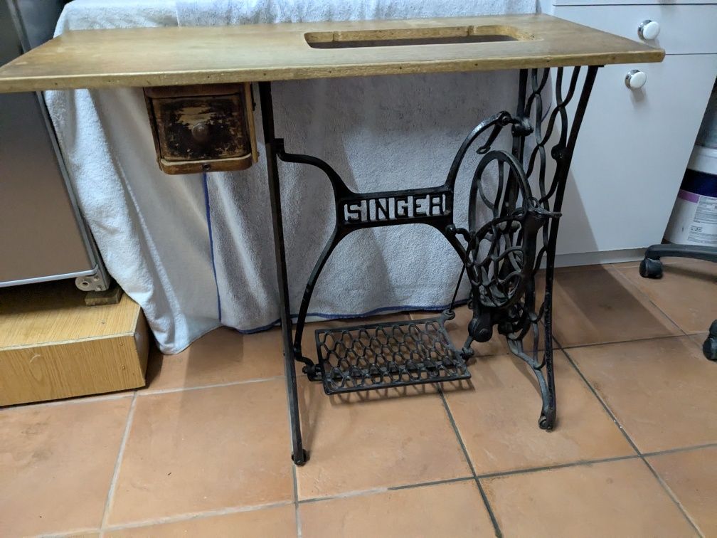 Suporte de máquina de costura singer