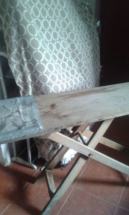 Tabua Antiga de Passar a Ferro em Madeira