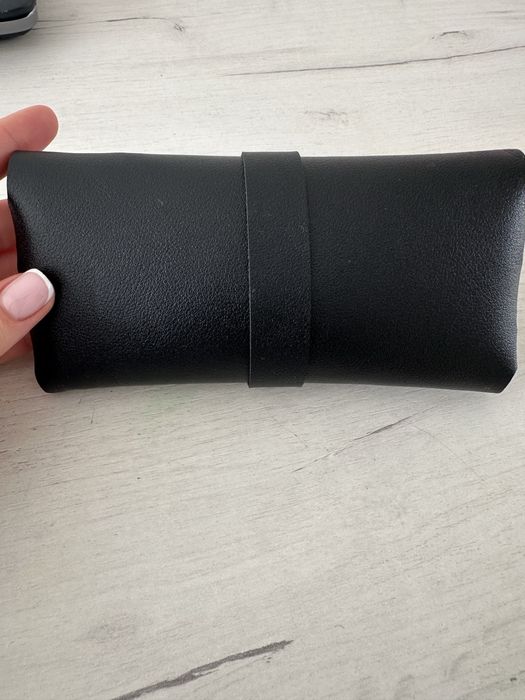 сонцезахисні окуляри з чохлом