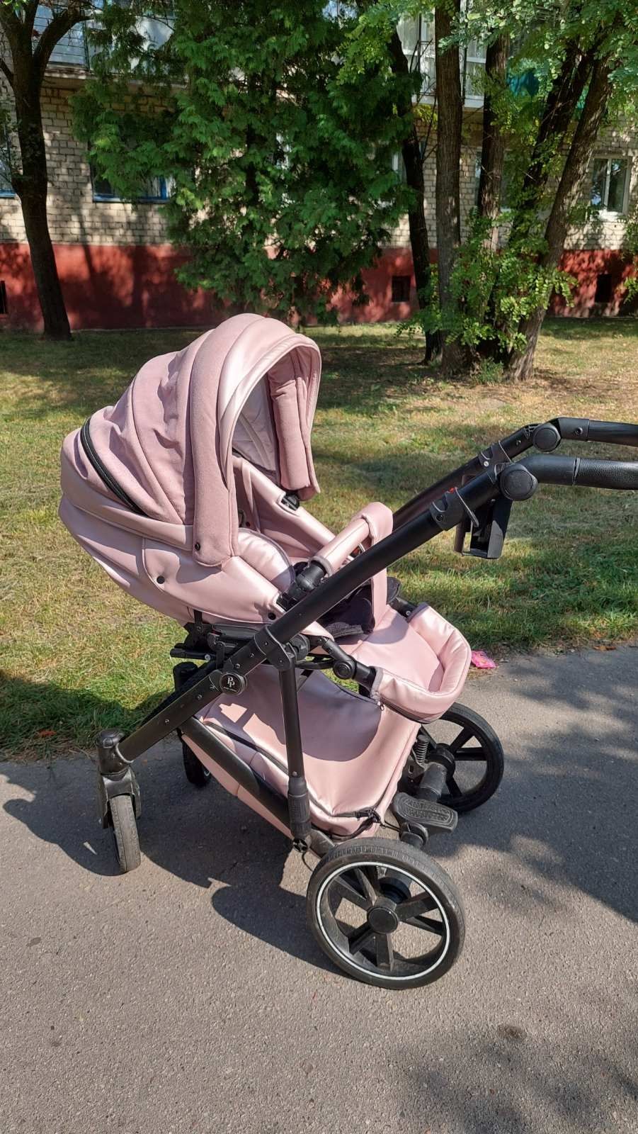 Дитяча коляска 2 в 1 Baby Pram

Модна, зручна і функціональна – нова м