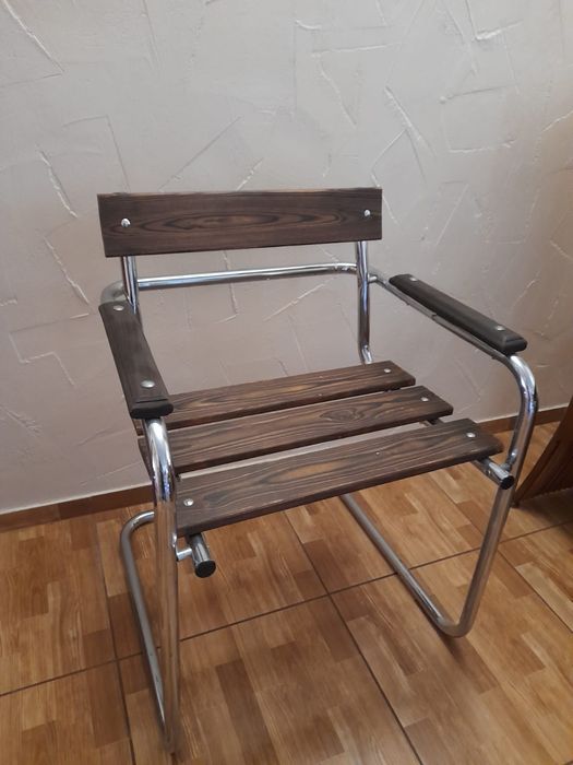 Продам стільці в наявності 2 шт