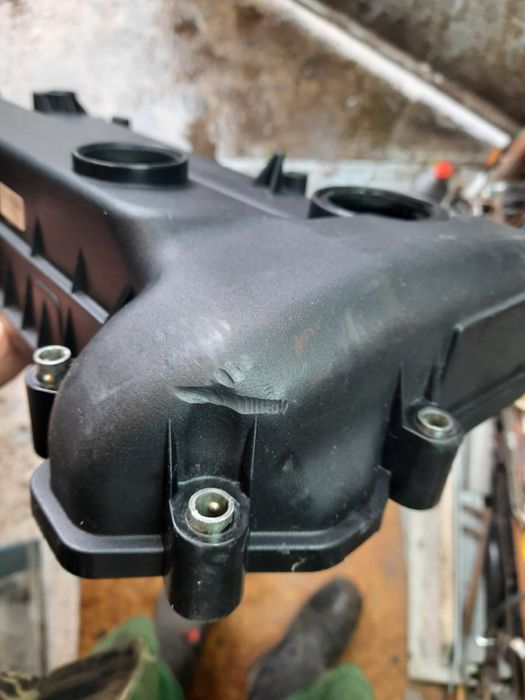 Оригинальная клапанная крышка Mazda 6 (2008, 2.0 бензин)