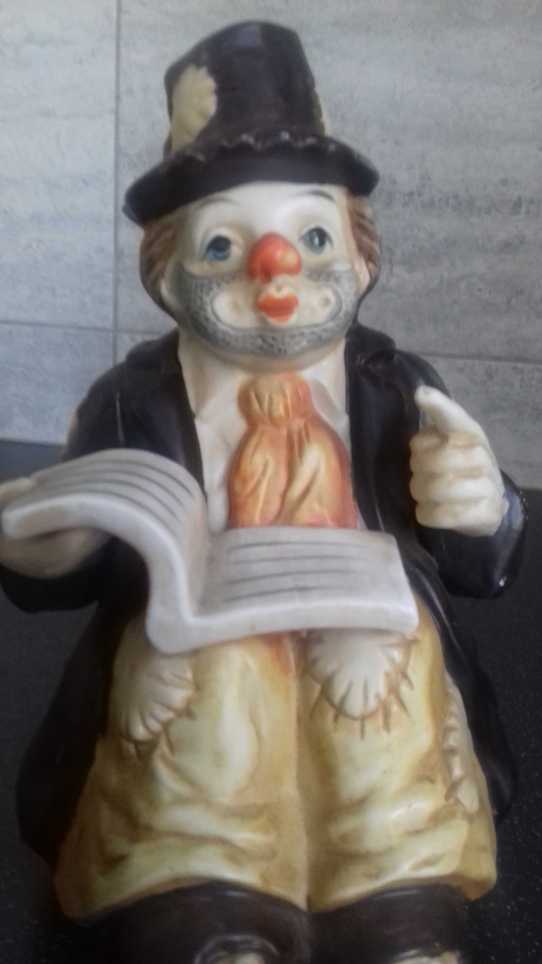 kolekcjonerska pozytywka figura Klaun porcelana. 18 cm BDB