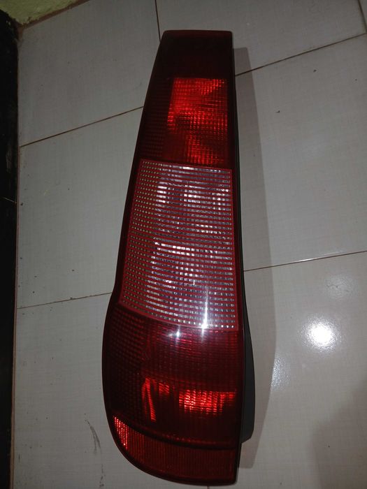 Farol trazeiro Fiat punto ano 1996