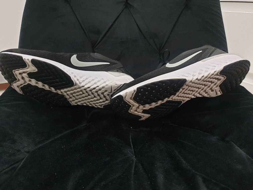 Sprzedam buty męskie chłopięce Nike rozmiar 41