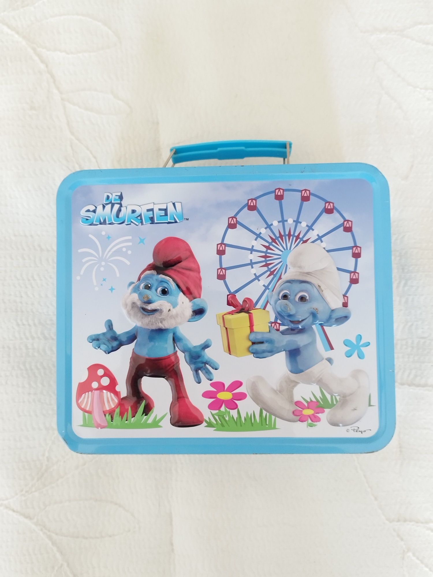 Caixa colecionável dos Smurfs.  mala metálica.  merendeira