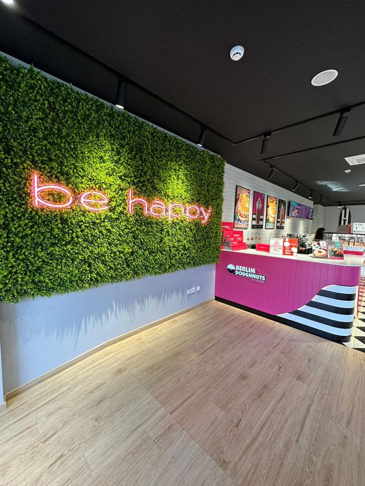 Jardim vertical 11m2 com Neon BE HAPPY