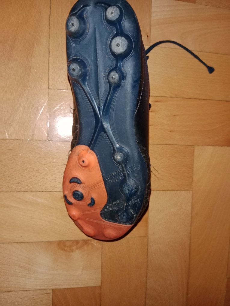 Buty piłkarskie korki
