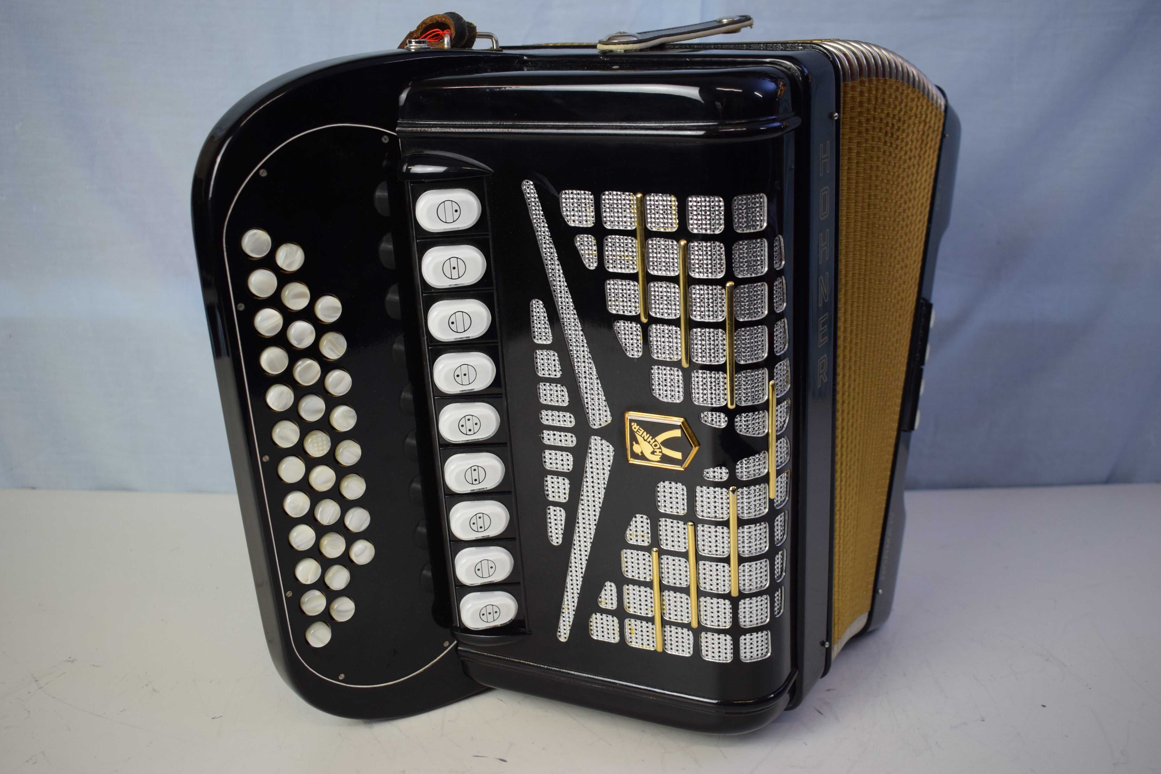 Hohner Norma IV 4 Voz. Com Mala