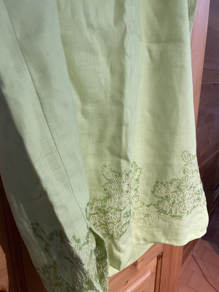Conjunto de duas saias em linho bordadas tamanho 44/46