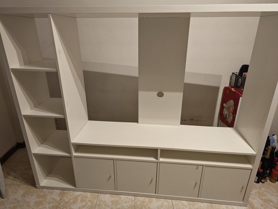 Móvel de TV com arrumação