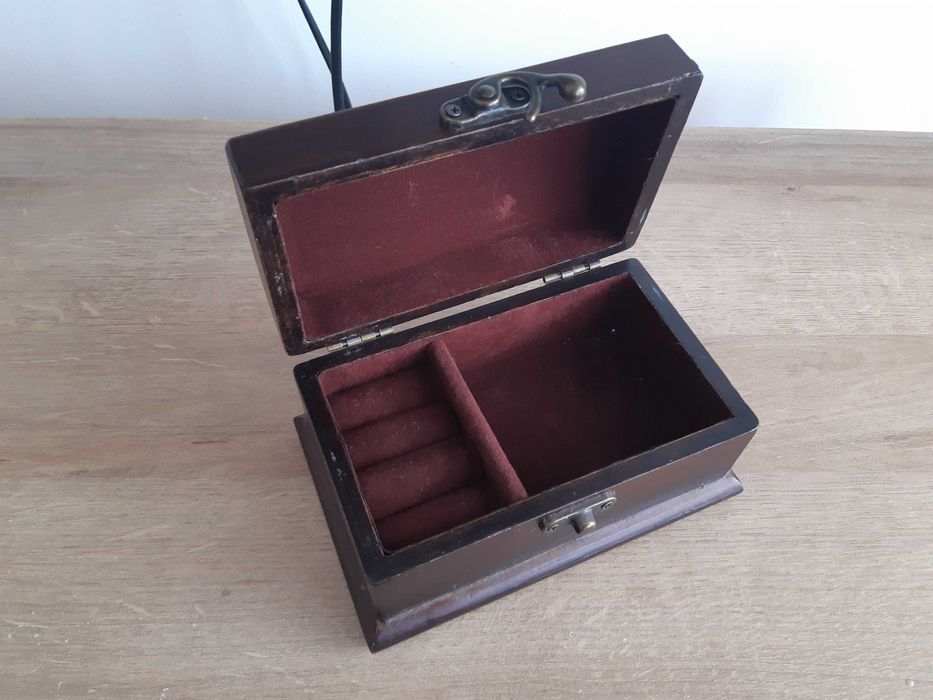 szkatułka skrzyneczka kuferek na biżuterię