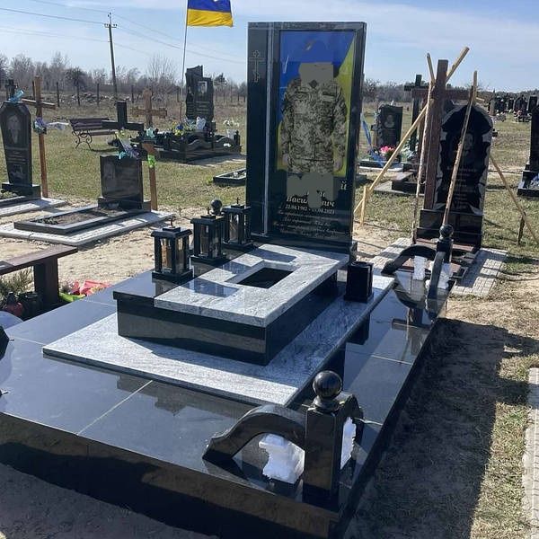 Памятники для полеглих Героїв. Військові памятники.